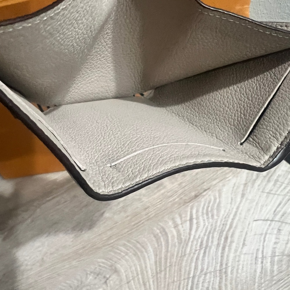 Louis Vuitton Portefeuille Trifold, LIKE NEW, Microchipped w/ COA - Picture 13 of 16